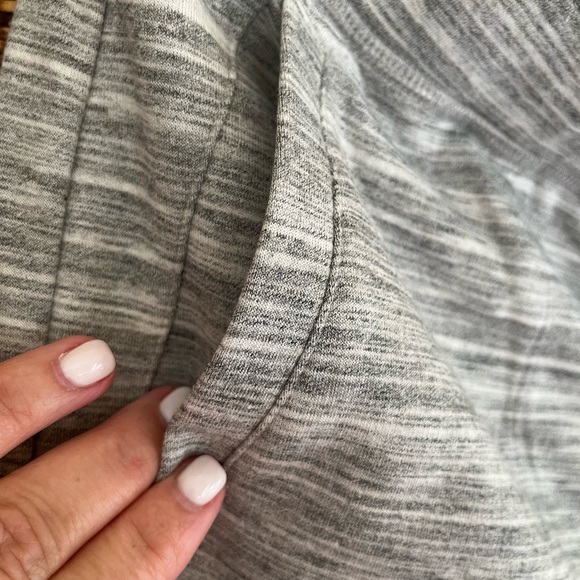 Lucky Brand joggers in shades of gray with slash pockets. Size M. - Picture 3 of 6